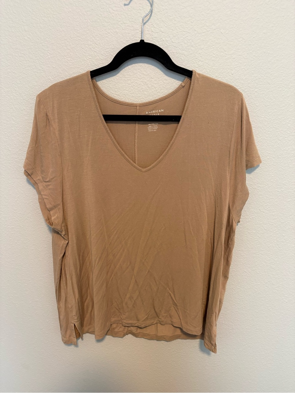 American Eagle Soft & Sexy V Neck Tee XXL High Low Hem Tan